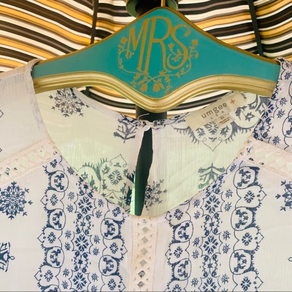 Umgee • Cold Shoulder Top - Picture 5 of 8